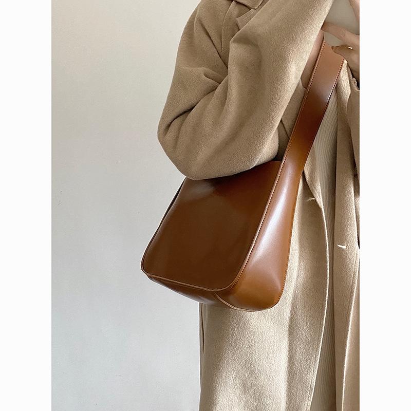 

Сумка-відро жіноча 2024 нова популярна сумка на плече через плече осінньо-зимова великої місткості студентська широкосмугова сумка темно-коричневого кольору