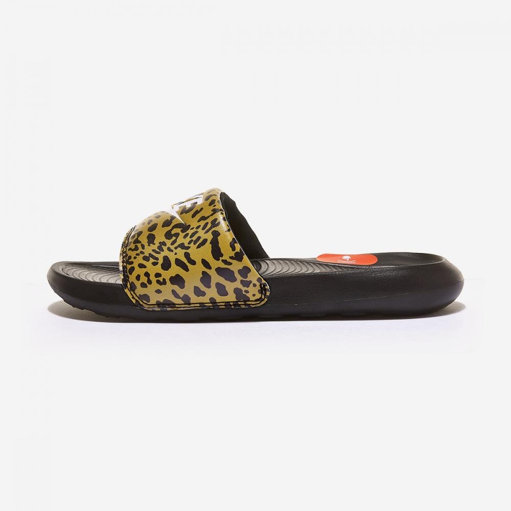 

Кроссовки женские Nike Victory One Slide Print CN9676 700 220