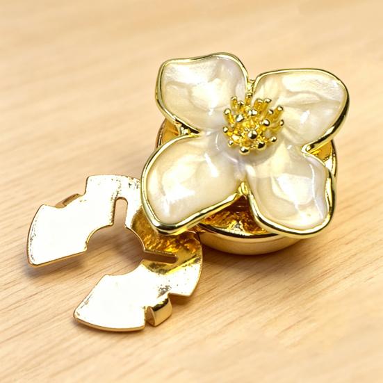 Blumenknopf-Abdeckung Damen Blumiger Knopf-Clip-Abdeckung Abnehmbar Dekorativ Ohne-Nähen Knopf-Abdeckung für Hemden Blusen Knöpfe