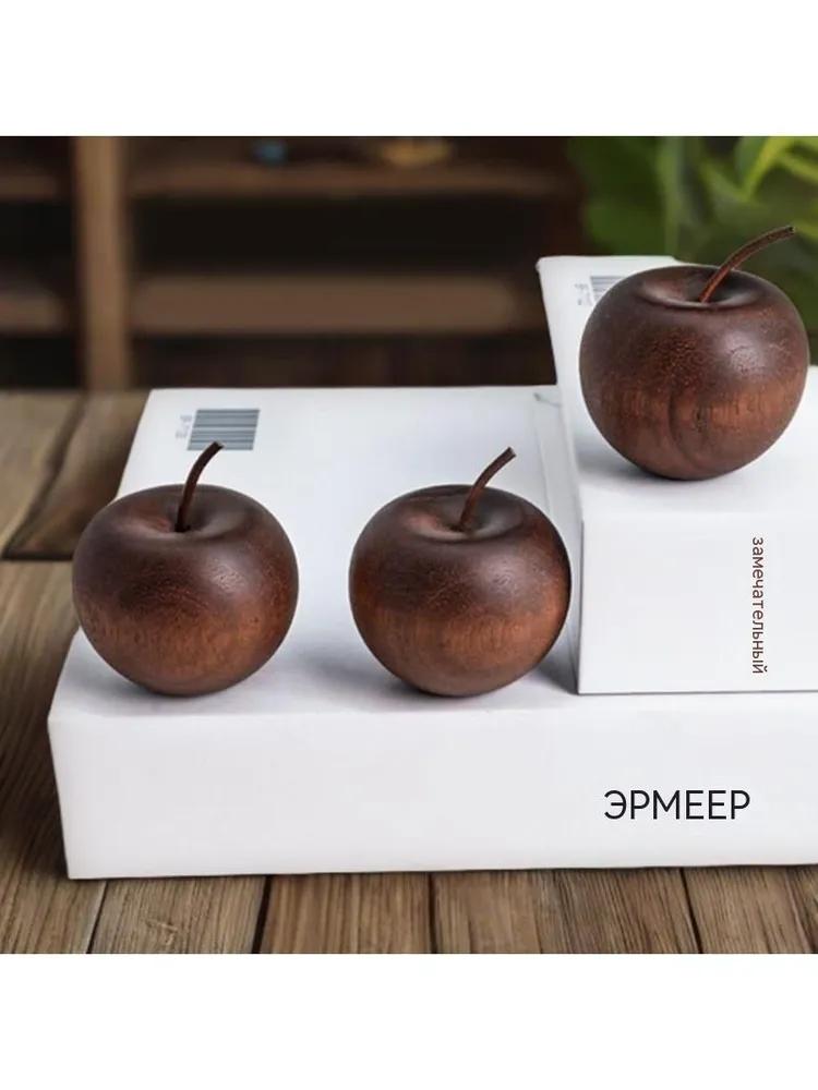 Apple expanding fragrant tree