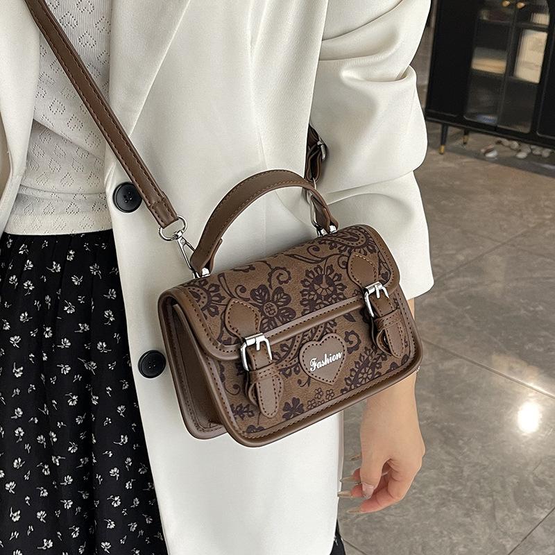 Niche retro portable shoulder bag women's simple 2025 new fashion versatile commuter messenger small square bag