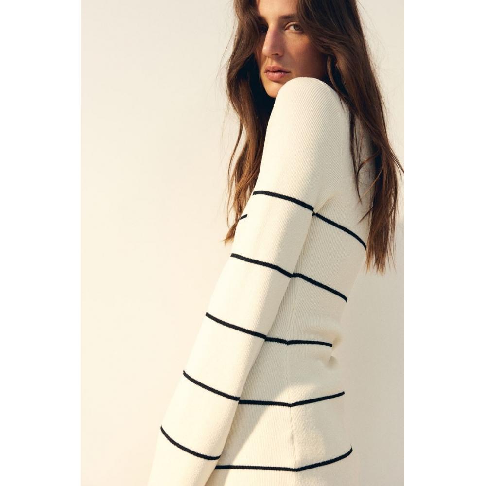 

Джемпер HM с круглым вырезом в кремовую полоску