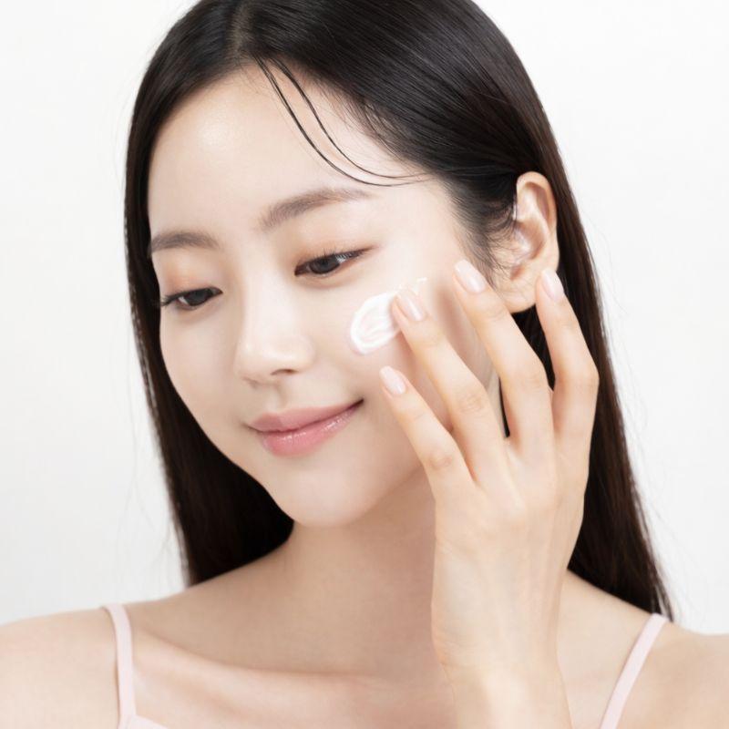 AHC Aura Secret Tone-Up Cream SPF30 PA++ – Brightening Sunscreen Tone Corrector (50ml)