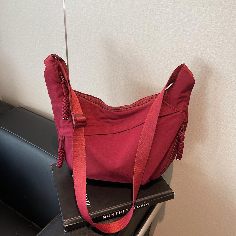 Casual dumpling bag, high-quality texture versatile large-capacity messenger bag, women's new class commuter bag