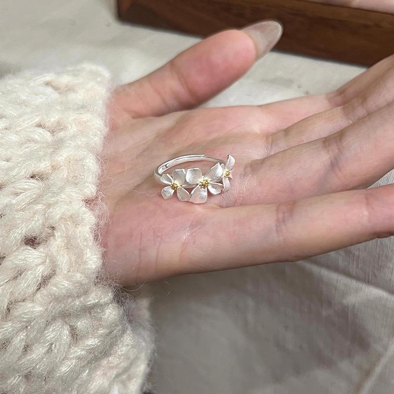 Anello aperto floreale coreano nuovo, Anello dolce coreano, Elegante anello di nicchia per dito indice, Gioielli all'ingrosso di lusso leggero di alta gamma