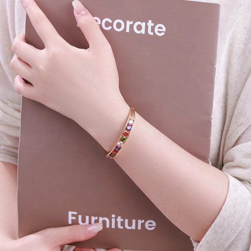Bracciale da donna di lusso leggero in oro con zirconi colorati imitazione, gioielli alla moda semplici e di temperamento