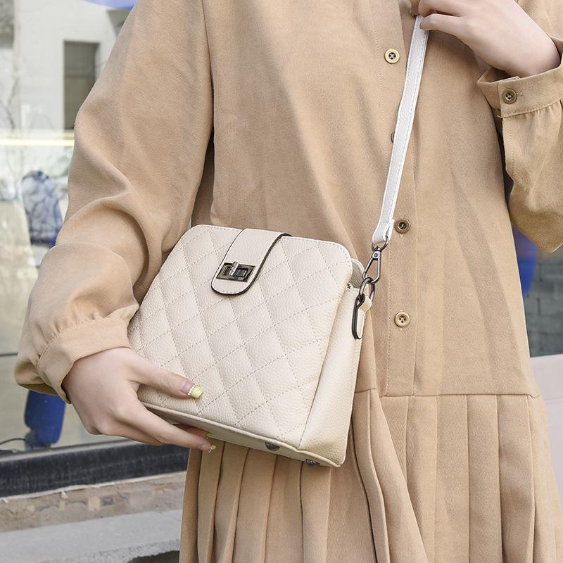 Genuine leather women s bag, new trendy embroidery thread rhombus shoulder messenger bag, first-layer cowhide bucket bag