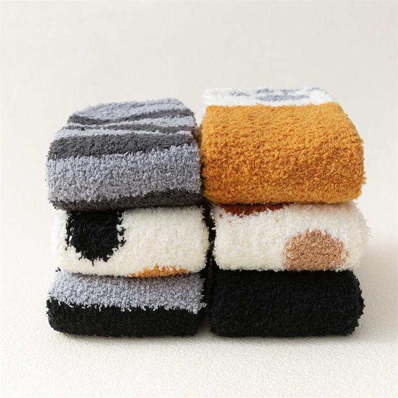 Women’s Furry Cat Paw Socks – Warm, Non-Slip Velvet and Coral Fleece for Autumn & Winter
