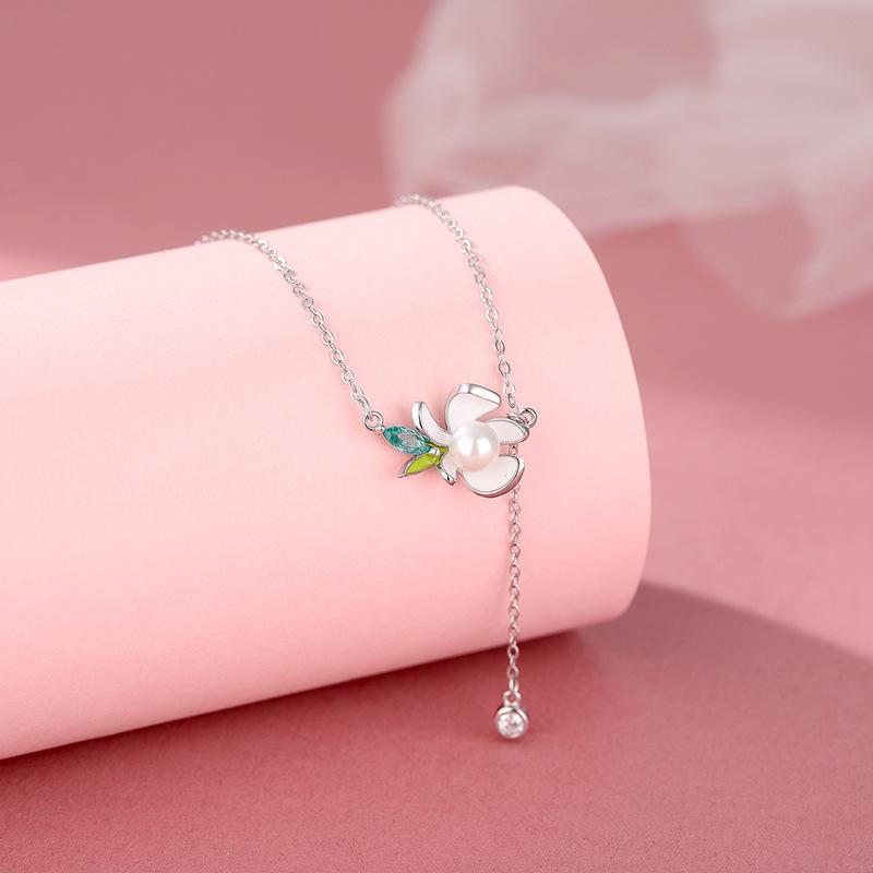 Vielseitige Tropfen-Gummi-Blume-Perlenkette, entworfen von weiblicher Minderheit, süße Schlüsselbeinkette