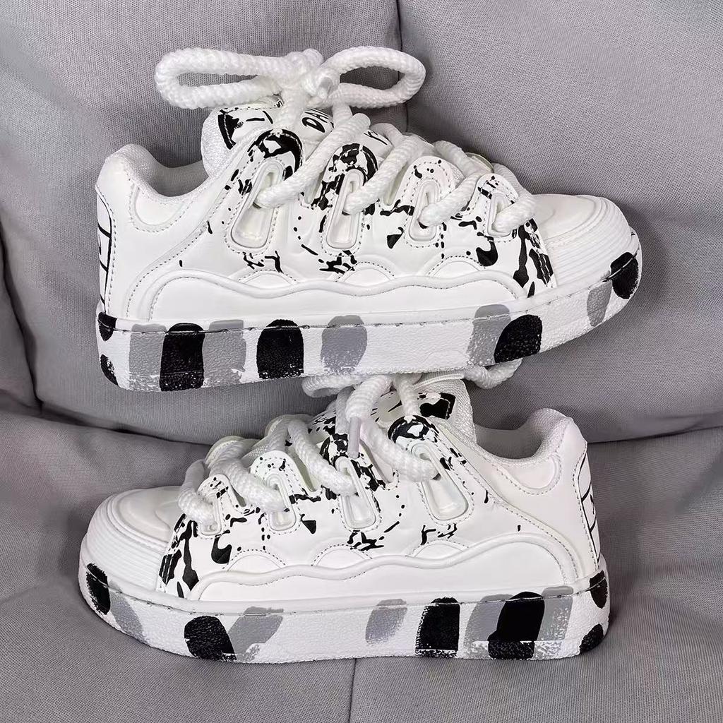 Ins Winter Graffiti Street Shot Flat Non-slip Board Shoes Niche Light Student Casual Sports Shoes Single Shoes
