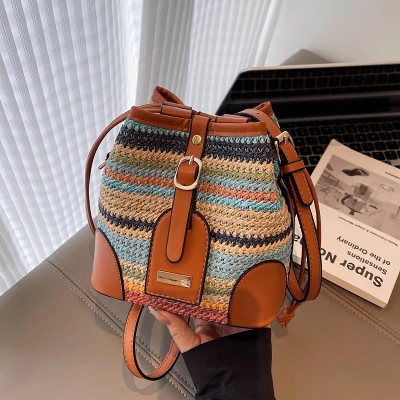 Niche retro woven bucket bag autumn and winter contrasting color splicing shoulder bag niche design messenger bag vacation style
