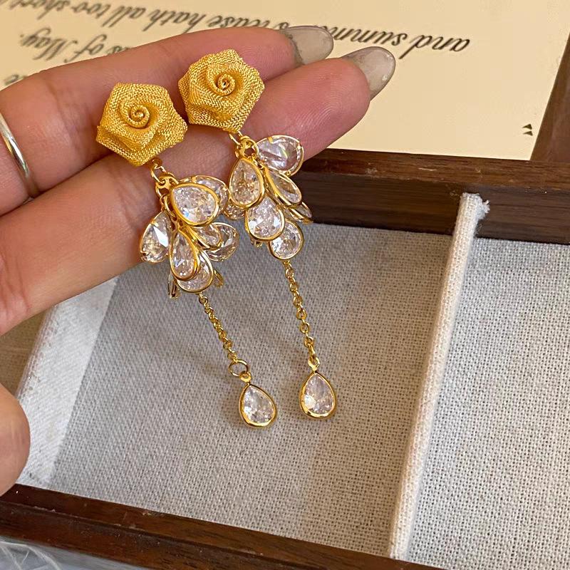 

Mesh rose glitter zirconium fringed stud earrings French retro elegant earrings premium feeling earrings