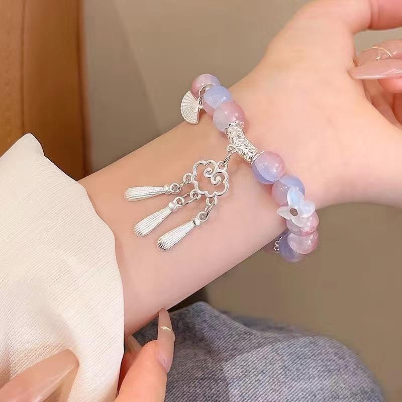 8 cold butterfly bracelets for women's niche design, sweet and versatile student bracelets.