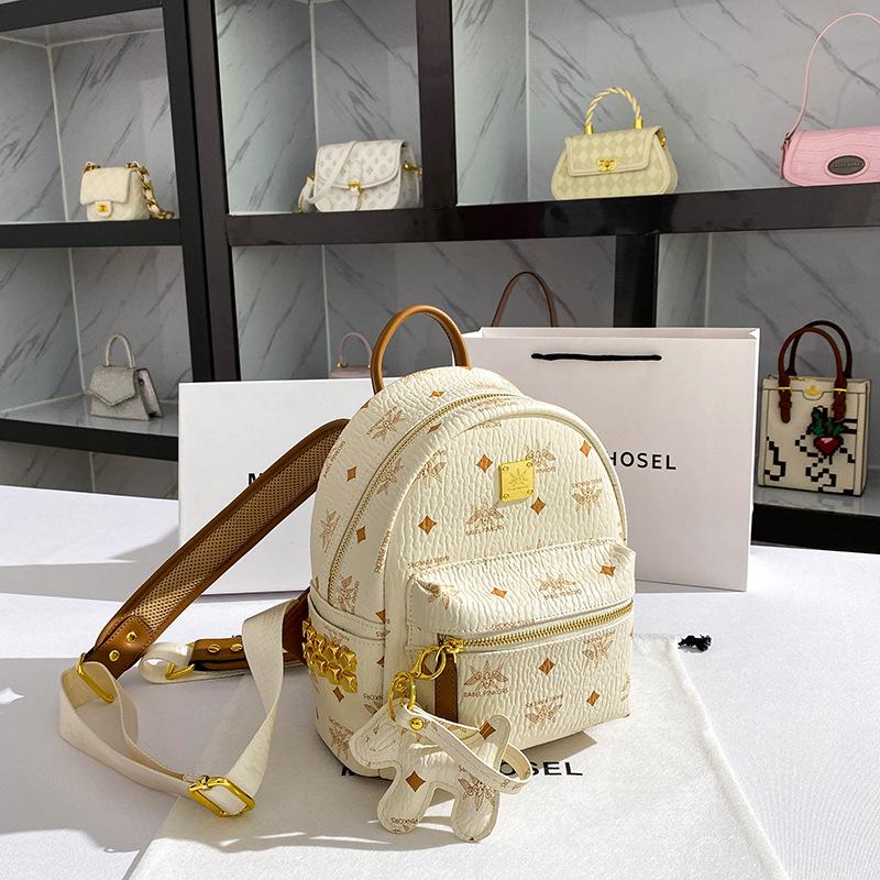 Super Popular Backpack with Large Capacity and Fashionable Backpack Wholesale, Multiple Pockets