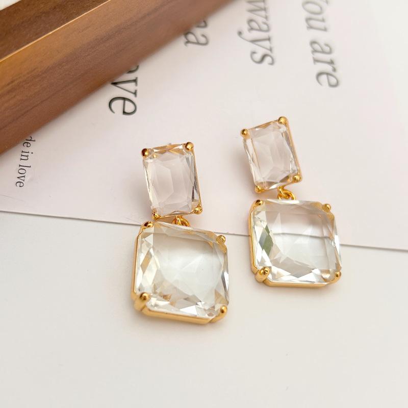 High-end Glass Crystal Stud Earrings Light Luxury Fashion Geometric Square Temperament Earrings Gentle Elegance Atmospheric Earrings Women 2026