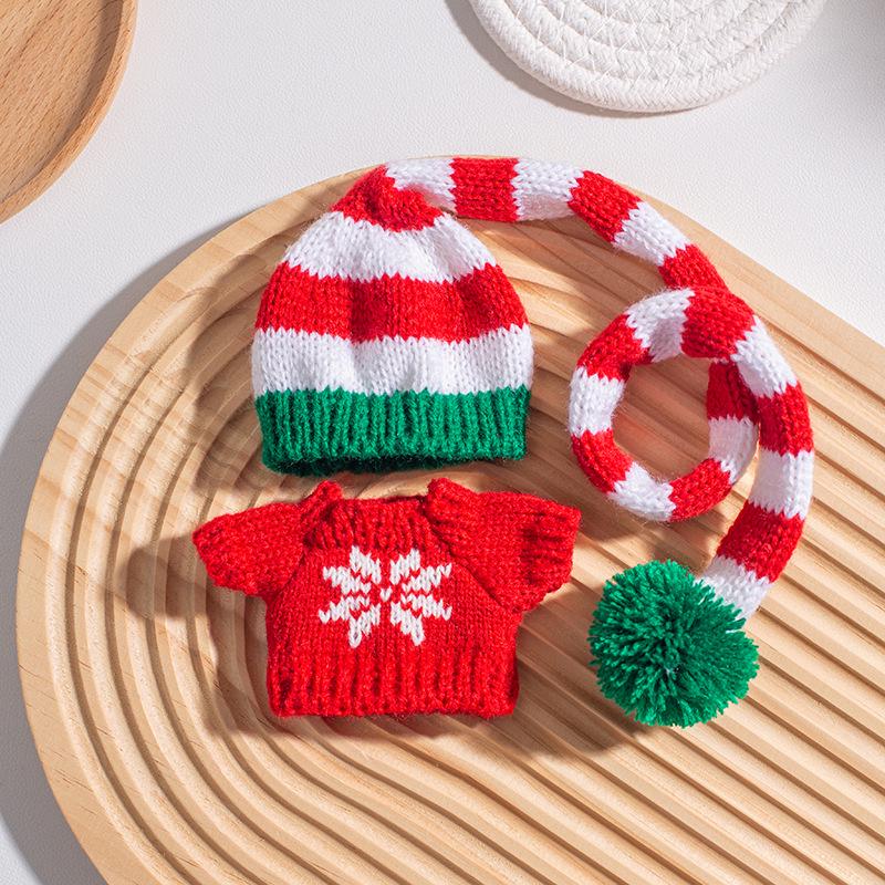 Labubu Christmas Sweater & Accessories Set for All Generations Keychain