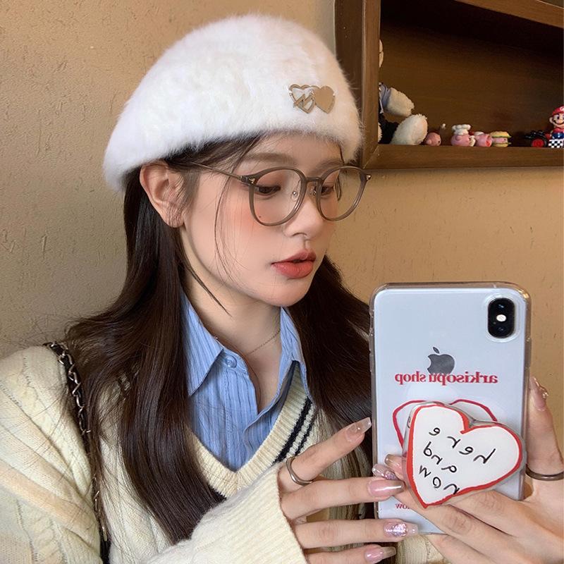 Süß und cool weißer Kaninchenfell-Barett weibliches Gesicht klein tragen nach vorne Hut Plüsch Malerhut