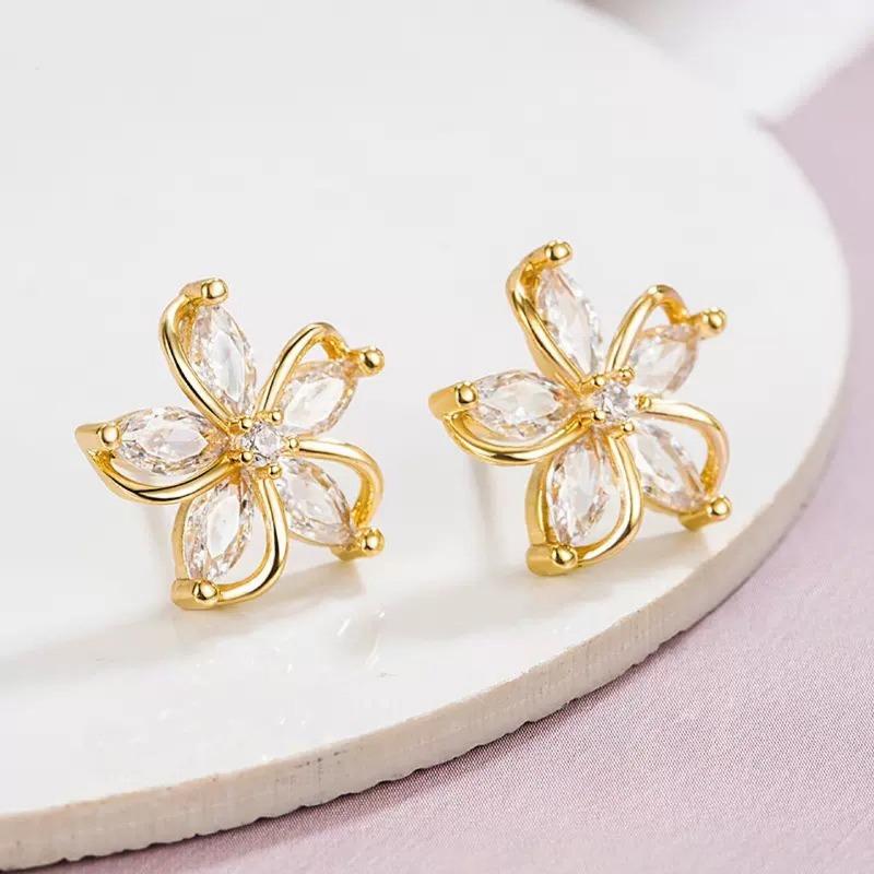 Fashionable Five-petal Flower Earrings Simple Temperament Small and Exquisite Earrings Light Luxury Elegant and Gentle Fairy Earrings
