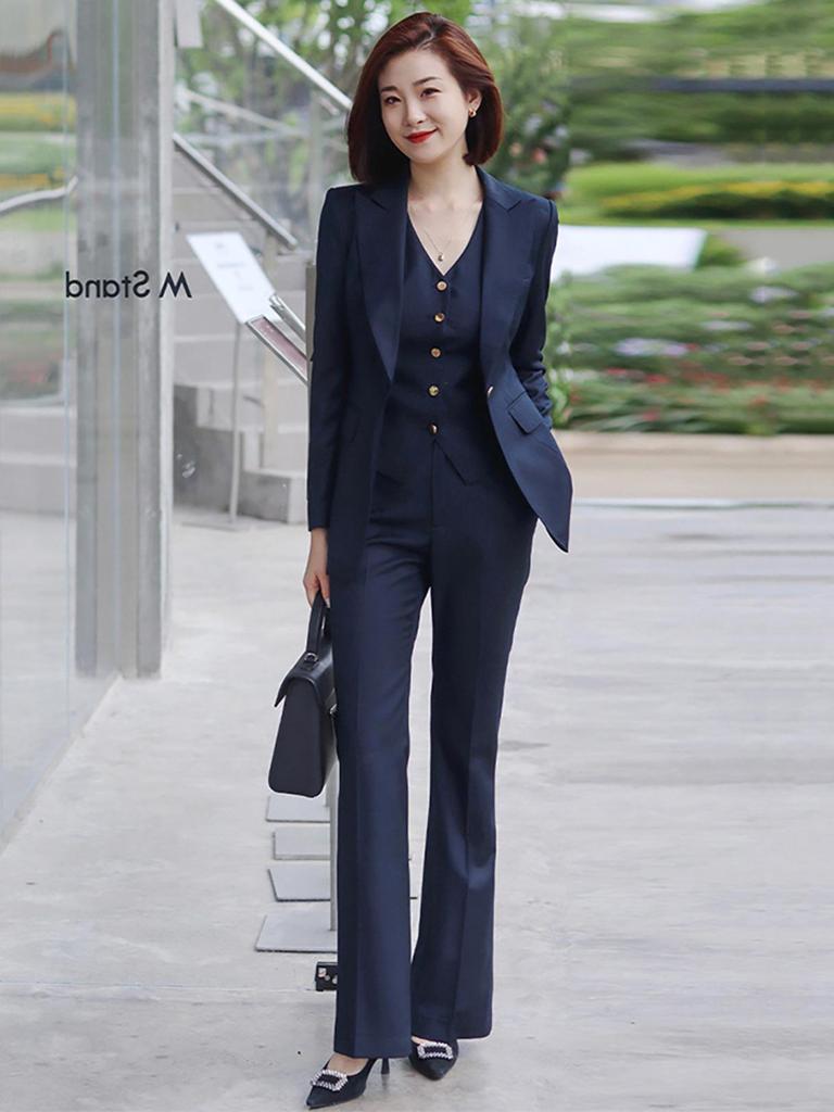 Dreiteiliger Anzug aus hochfeiner Wolle für Frühling/Herbst: Slim Fit Weste & Schlaghose