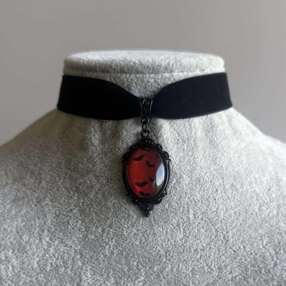 Gothic Geometric Oval Glass Crystal Vampire Bat Pattern Pendant Black Velvet Necklace for Women Halloween Party Jewelry Gifts