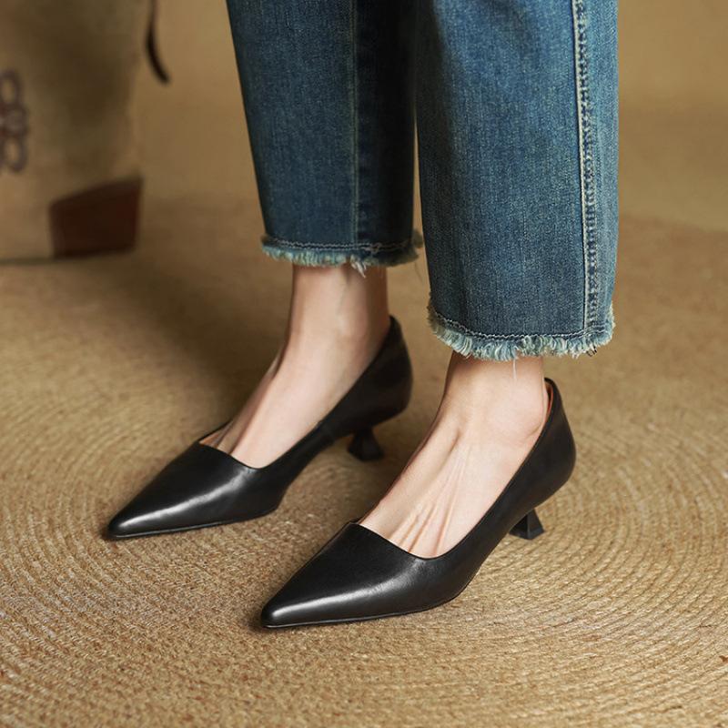 

Новые четырехсезонные маленькие кожаные туфли, удобные модные туфли-лодочки с острым носком, на одной педали, с мягкой подошвой из говяжьей кожи, больших размеров, повседневные, однотонные 40 чёрный