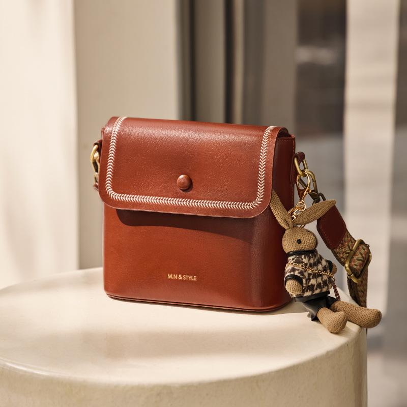 

Mrs. Qiao Bag for Women 2025 New Autumn Winter Women s Bag High-end Versatile Crossbody Small Bag Genuine Leather Bucket Bag for Women Long19.5CM、Wide10CM、H коричневый