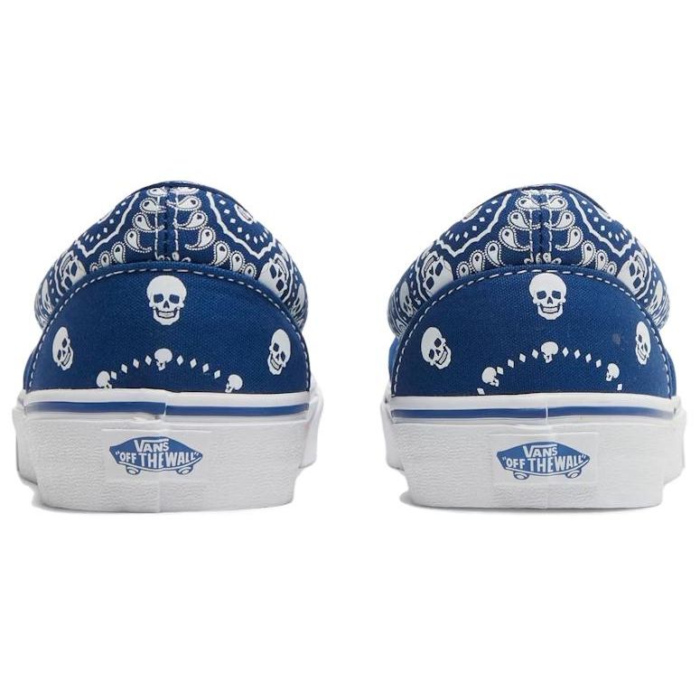 Vans Classic Slip-On Bandana - True Blue Unisex Sneakers True-White VN0A33TB42U