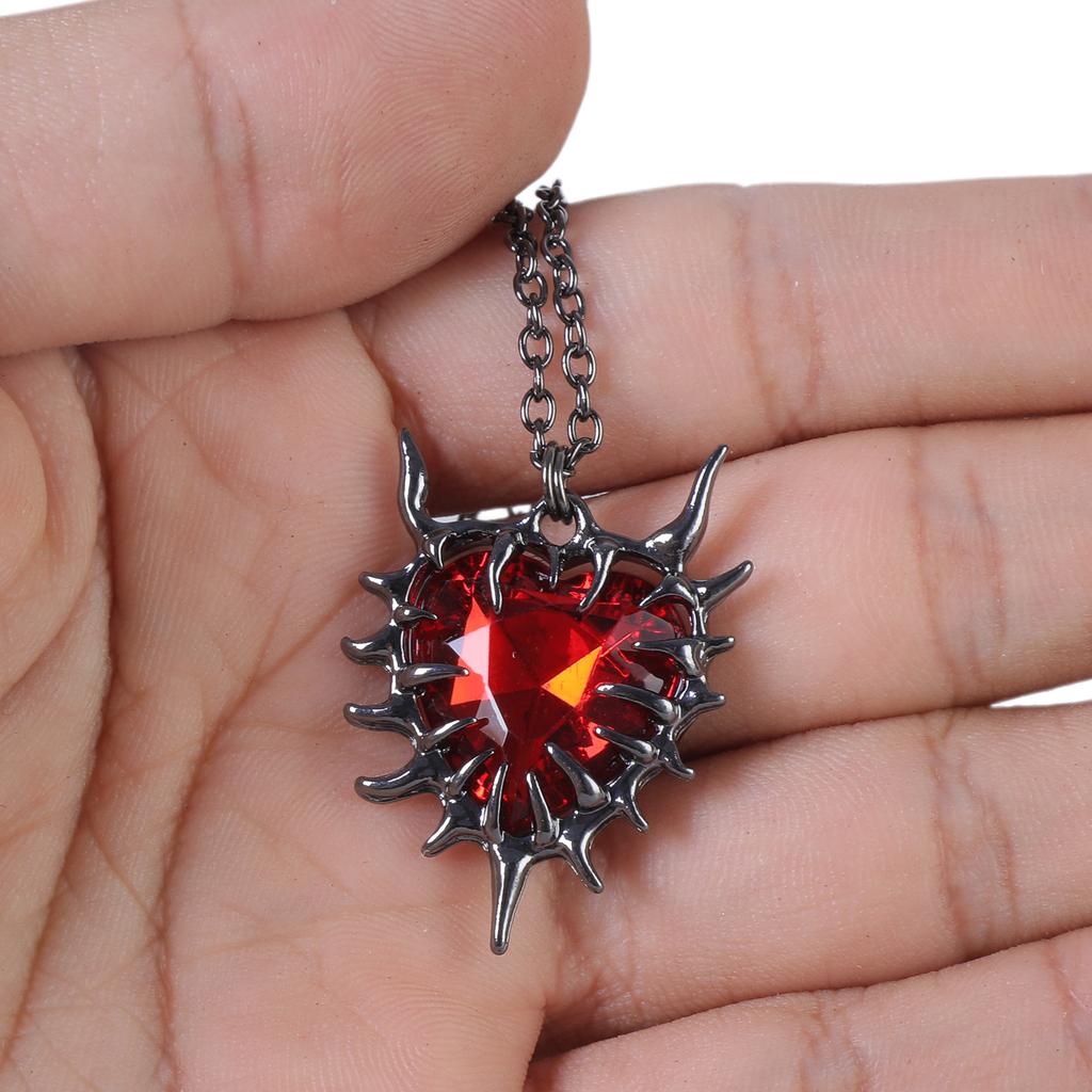 Thorns Heart Pendant Necklace with Crystal Embellishments Fashionable Clavicle Chain Elegant Neckchain for Women