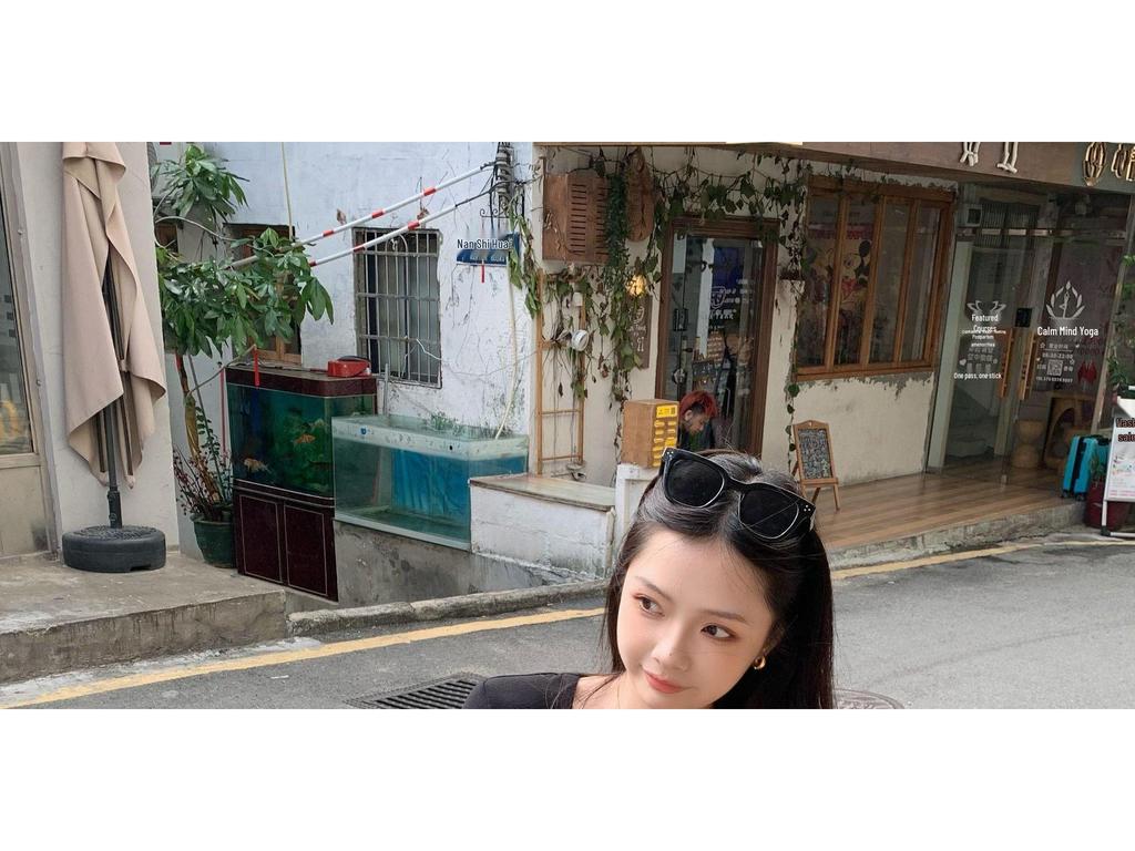 Classic Soft Bouncy U-neck Long-sleeve Versatile Slimming Base Layer Shirt