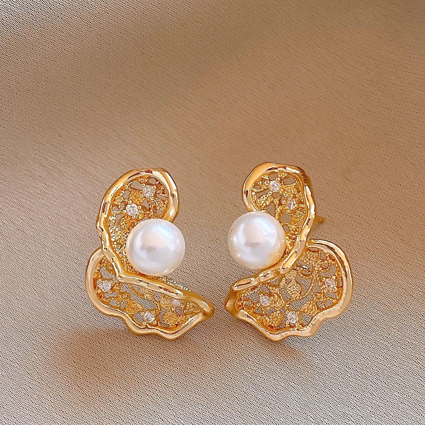 French simple zircon twisted pattern pearl earrings European and American stud earrings women