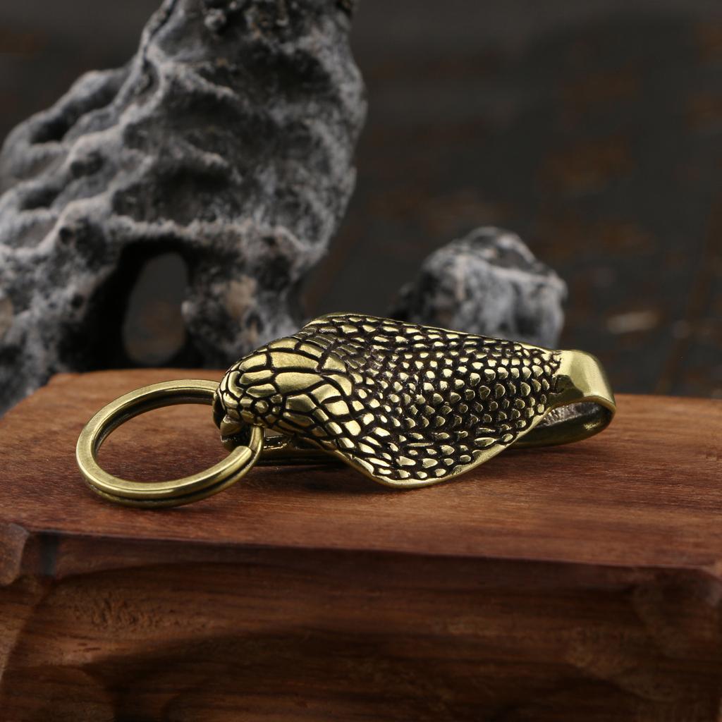 EDC Brass King Cobra Snake Metal Figurine Buckle Keychain Animal Souvenirs Vintage Home Decor