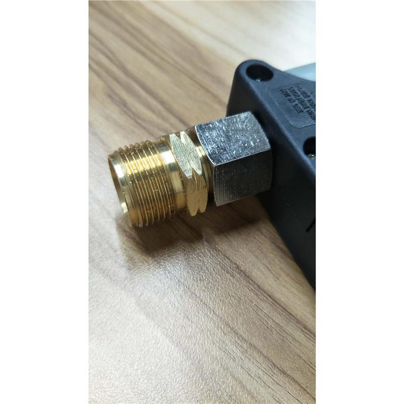 High-Pressure Washer Water Gun 3015 with 360-Degree Anti-Tangle Connector for Car Washing