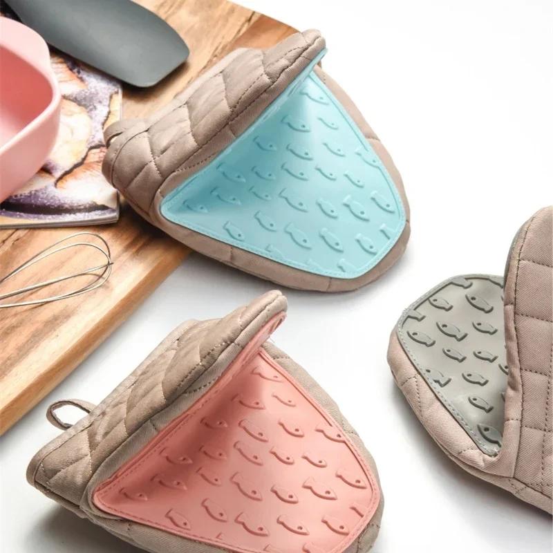 1PC Silicone Insulation Gloves Clip High Temperature Resistant Oven Mitts Kitchen Anti-scalding Clip Oven Microwave Hand Clip