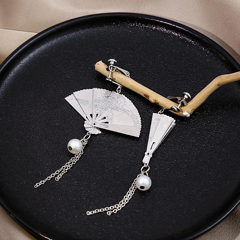 Chinese Carved Folding Fan Pearl Tassel Earrings | Retro Hanfu No-Piercing Ear Clips