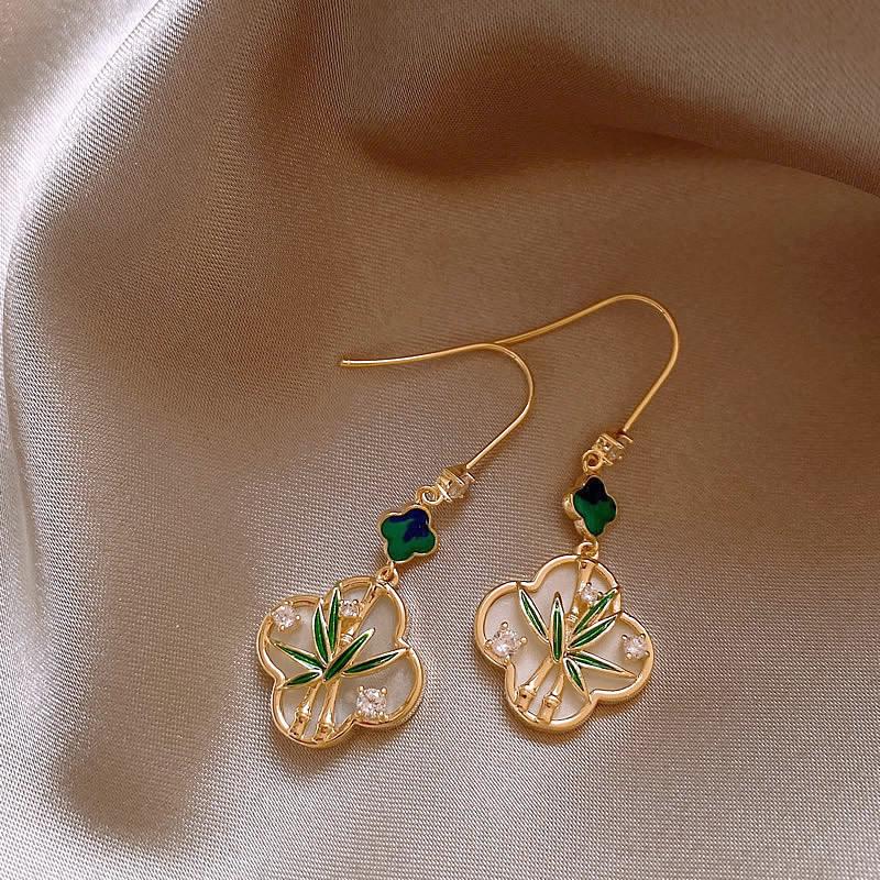 2025 Trendige Cheongsam-Hängeohrringe aus Naturstein: Damenaccessoires im chinesischen Stil