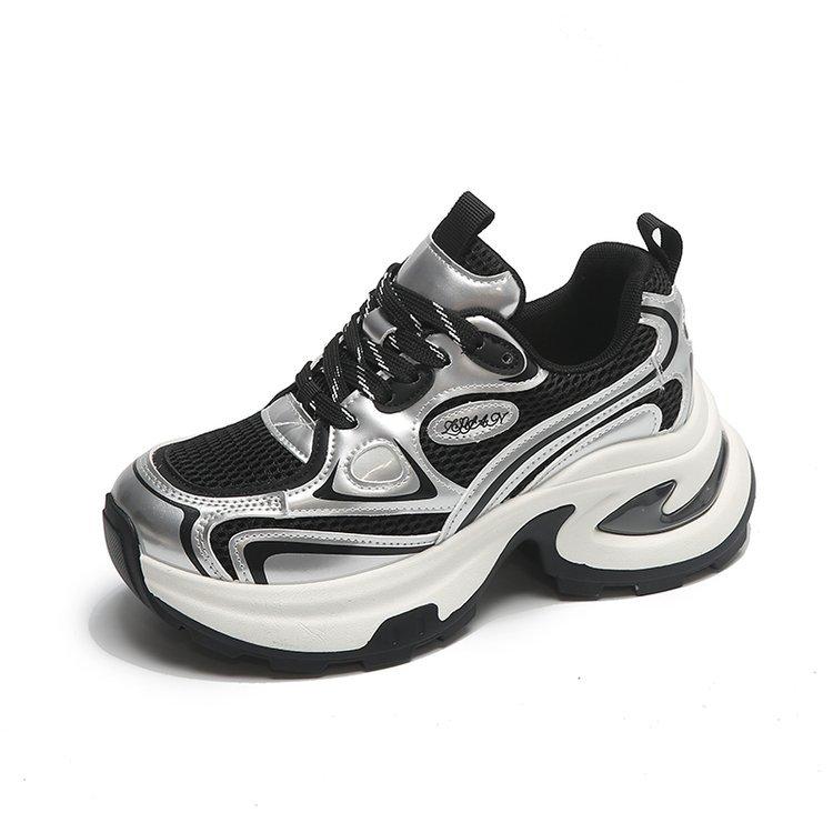 

Универсальные серебристые кроссовки для женщин на осень 2025 года, новые модели добавляют универсальную спортивную обувь, а студенты увеличивают свой рост повседневной обувью. 40