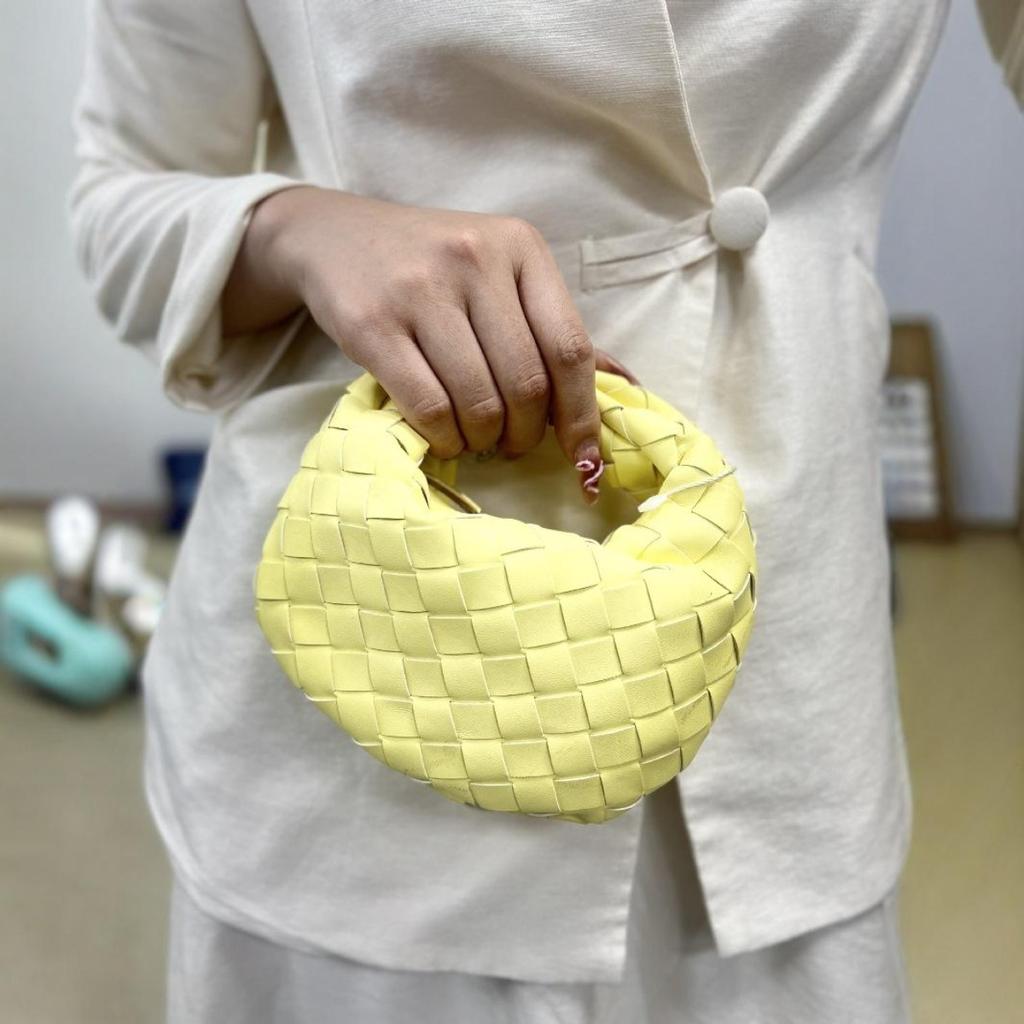 Popular Woven Bag 2025 Spring New Cloud Messenger Bag Versatile Mini Handbag Manufacturer Price