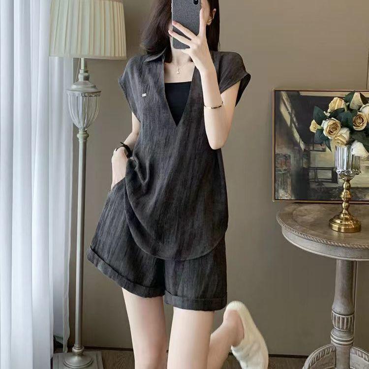 Retro Chic Summer Suit: Slimming V-Neck Top & High-Waisted Shorts Set