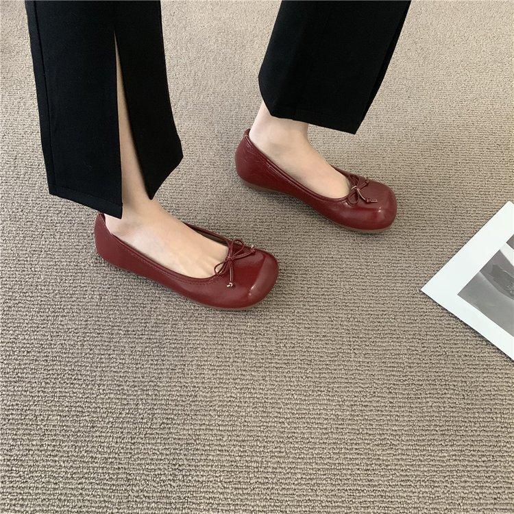 Versatile flat-soled small single shoes, new models in the summer of 2024, shallow-mouth soft-soled Doudou shoes with skirts, bow women's shoes