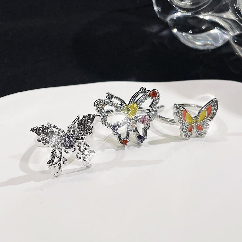 Unregelmäßiger offener Schmetterlingsring, Nischen-Designgefühl, Verstellbarer Zeigefingerring, Stapelbar, Tragen eines hochwertigen Rings