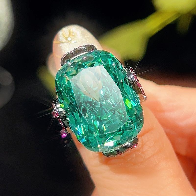 

Ювелирные изделия Медное дно Позолоченное Имитация Птичьего гнезда Чепала Зеленый Ретро костюм Женский Камень 15 * 20