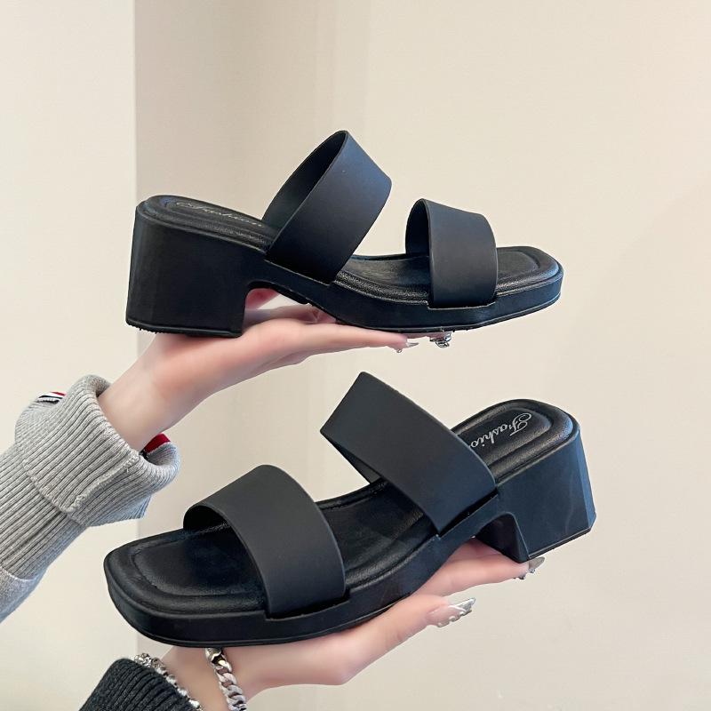 Southeast Asia Women’s Chunky Heel Summer Sandals: Versatile Outdoor Beachwear