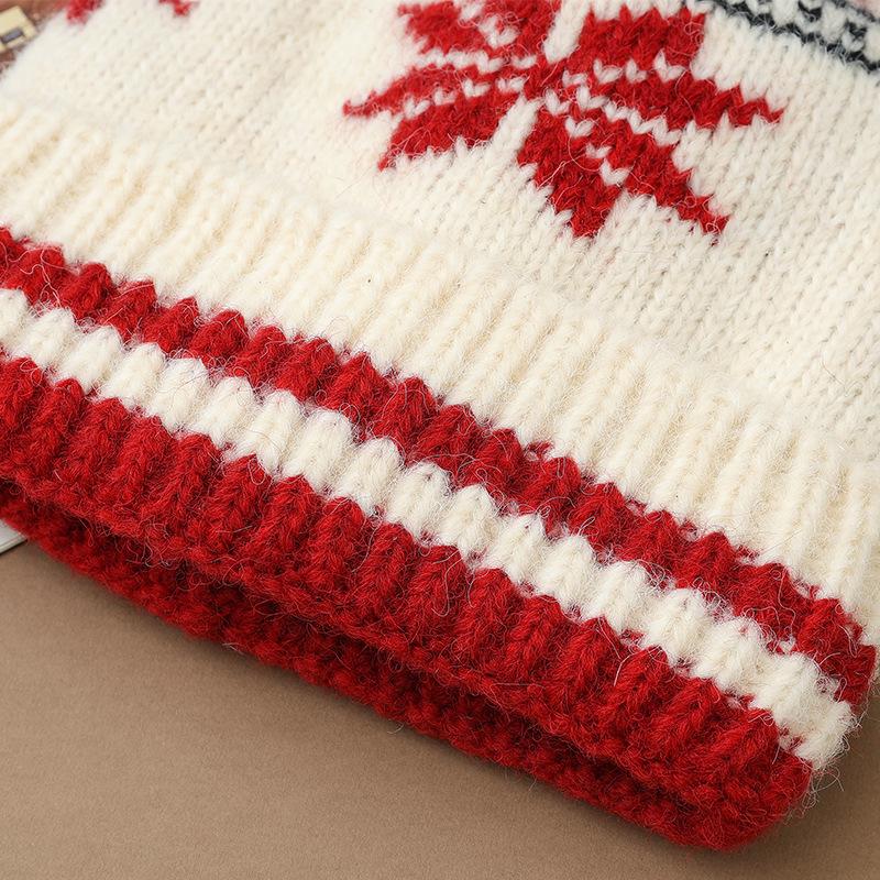 Ladies Autumn and Winter Christmas Hairball Snowflake Thermal Hat Knitted Wool Hat Cold-proof Pullover Hat