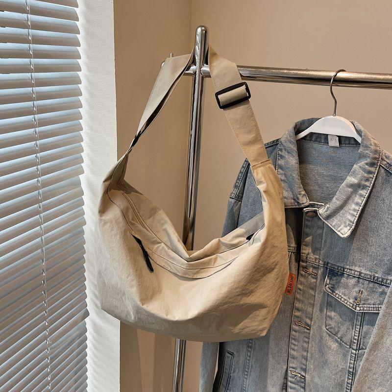 

Large Capacity Lightweight Bags Women s 2025 New Arrival Casual Style Messenger Bag Travel Travel Versatile Dumpling Bag Shoulder Bag Khaki