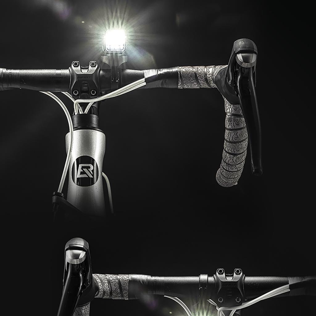 1000 lm front bike light with USB-C - USB-A cable - black