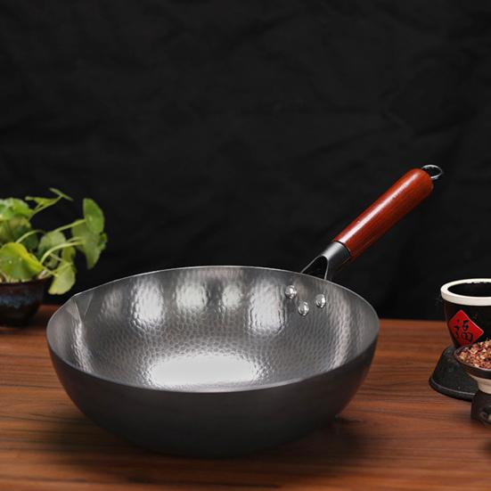 Forged Iron Wok Pan Non-Stick Fish Scale Skillet Pot Even Heating Ergonomic Handle Cooking Pot for Frying Stewing Steaming