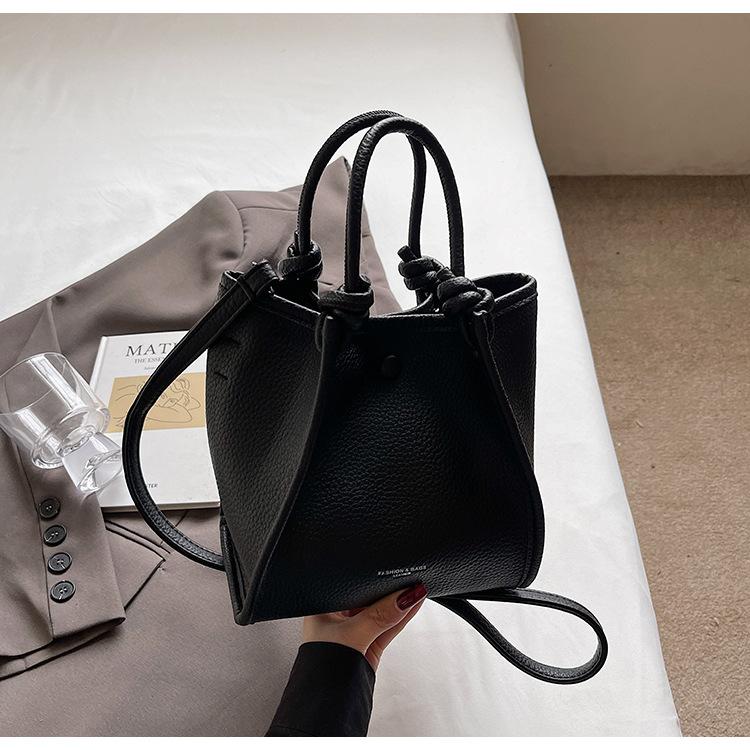 2025 spring and summer new fashion high sense simple solid color bucket bag versatile temperament women's commuter messenger bag