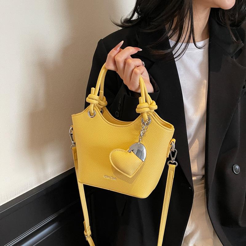 Summer Popular Small Bag Women's 2025 New Fashion Versatile Shoulder Messenger Bag Super Fire Portable Bucket Bag