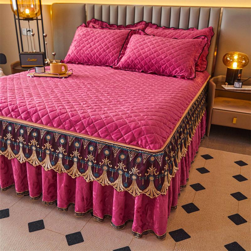 3pcs Solid Color Skin-friendly Sandwiched Diamond Grid Flower Quilted + Raised Lace Layer with Belt Bed Skirt Kit 1pc Bed Skirt + 2 Pillowcases
