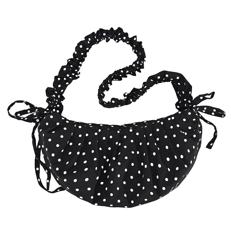 

Это нишевая сумка для женщин в непринужденном стиле, с одним плечевым ремнем и подмышкой для лепки пельменей. чёрный